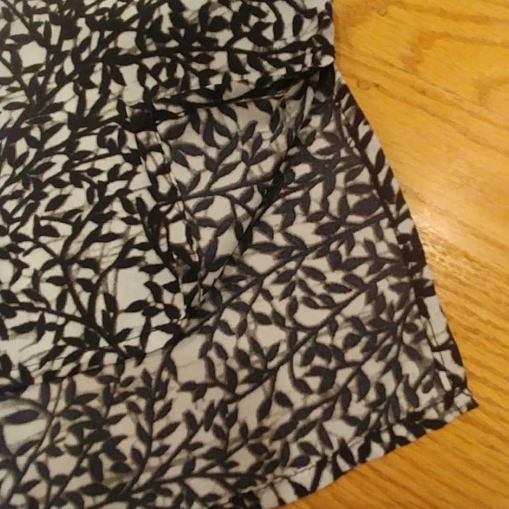 💗CLOSET CLEAR OUT💗
Michael Kors Women's Blouse
Size 4 - Picture 4 of 6